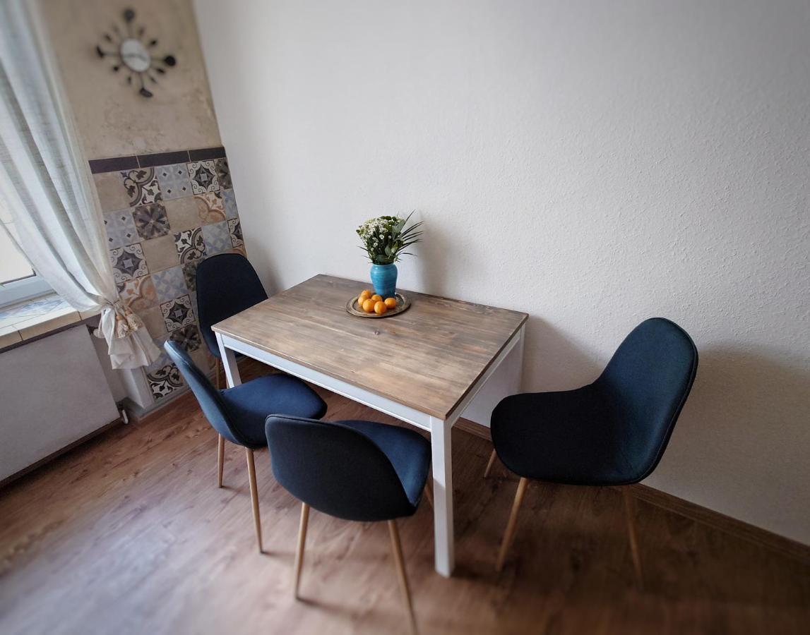 Flat In Neo Country Style Aus Gründerzeit Bis 6 Person Apartment Leipzig
